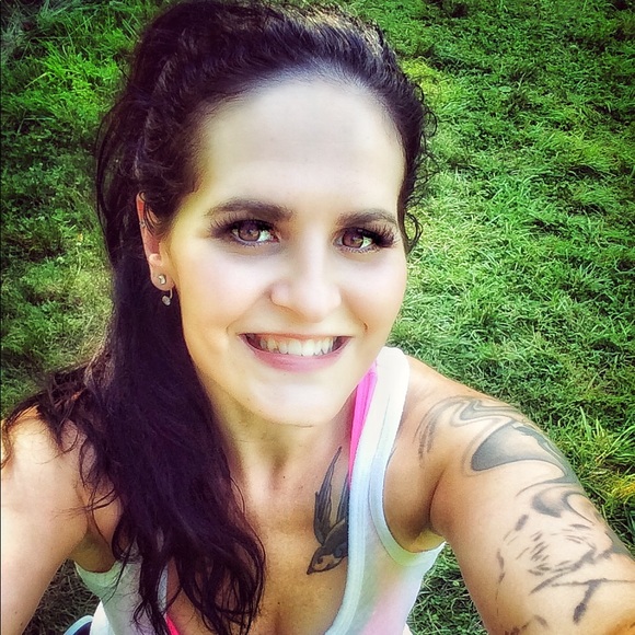 Meet your Posher, Jennifer - Picture 6 of 6